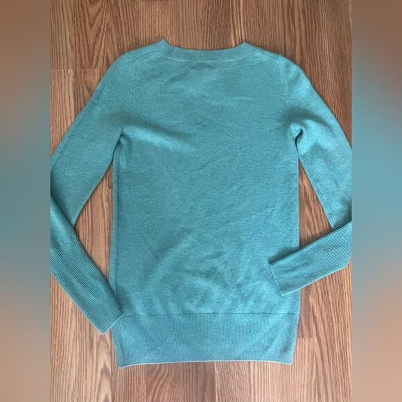 J Crew Italian Cashmere Boyfriend V-Neck Sweater NWT - Picture 8 of 10